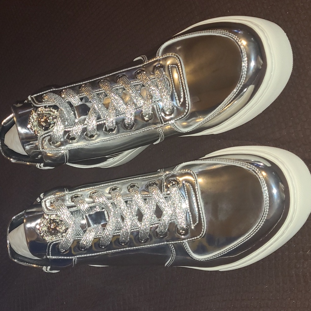 New Encore by Fiesso sneakers size 8, 10 and 11